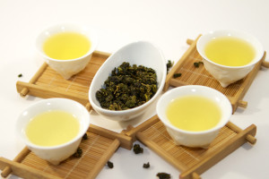 steeped-taiwan-high-mountain-oolong-tea-dong-ding-with-cups_1024x1024